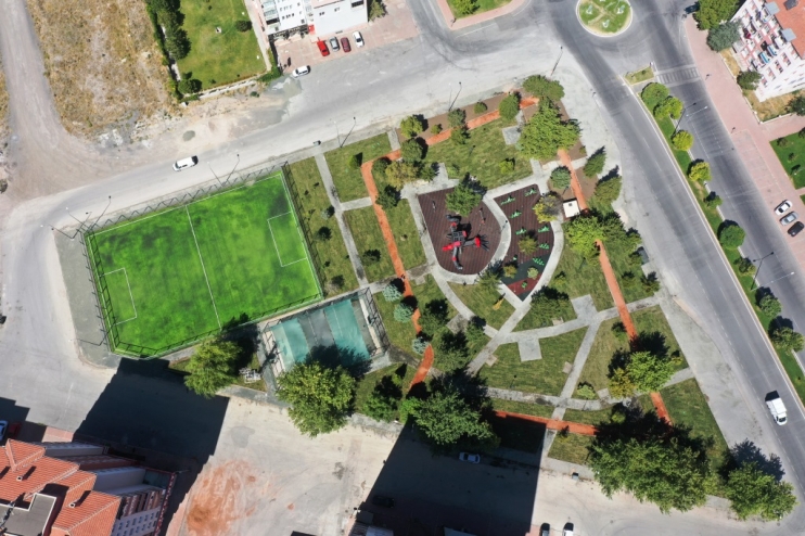 BAŞKAN ÇOLAKBAYRAKDAR; “ÇOCUKLARIN, HAYALİNİ SÜSLEYEN PARKLAR YAPIYORUZ”