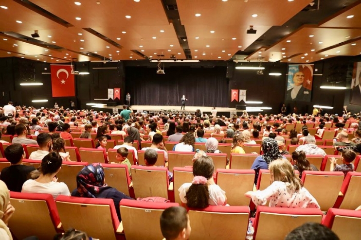 BAŞKAN ÇOLAKBAYRAKDAR, “SIRA DIŞI FARKLI HİZMETLERLE VATANDAŞIMIZIN YANINDAYIZ”