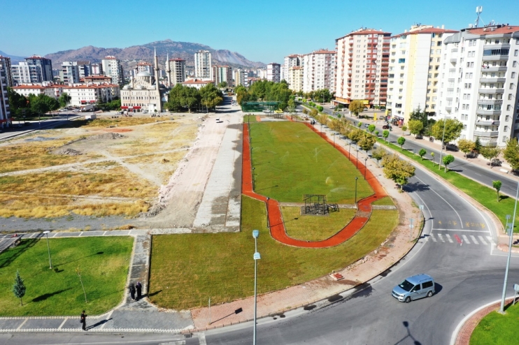 BAŞKAN ÇOLAKBAYRAKDAR, “YENİ PARKLAR, ŞEHRİN YENİ NEFES ALMA ALANLARI OLACAK”