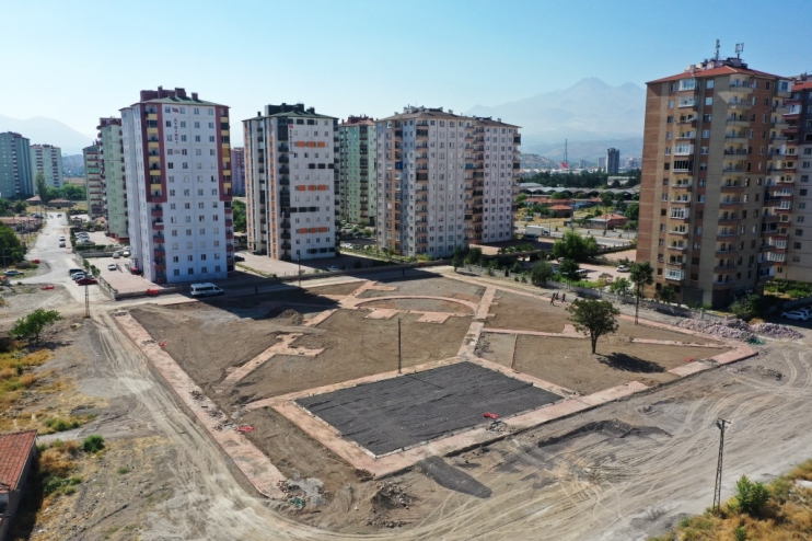 BAŞKAN ÇOLAKBAYRAKDAR, “YENİ PARKLAR, ŞEHRİN YENİ NEFES ALMA ALANLARI OLACAK”