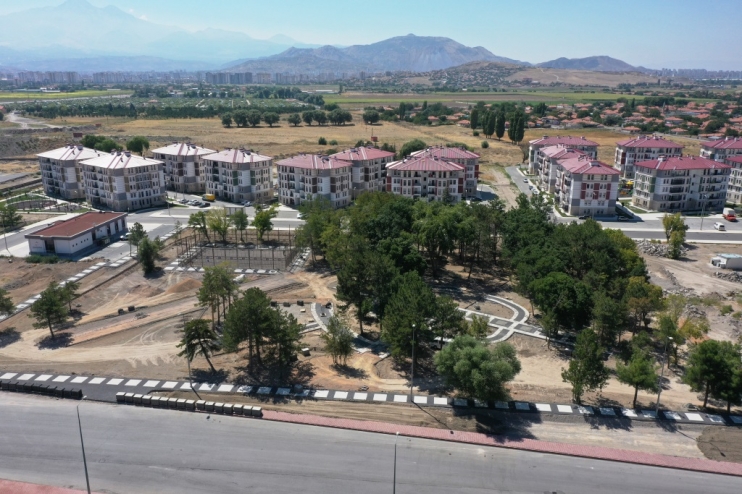 BAŞKAN ÇOLAKBAYRAKDAR, “YENİ PARKLAR, ŞEHRİN YENİ NEFES ALMA ALANLARI OLACAK”