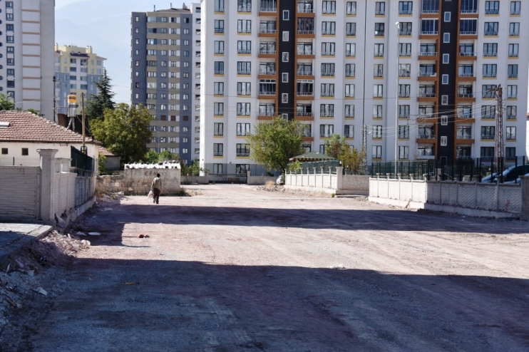 BAŞKAN ÇOLAKBAYRAKDAR, “İMAR SORUNU OLAN BÖLGELERİN HER AŞAMASINI YERİNDE TAKİP EDİYORUZ”