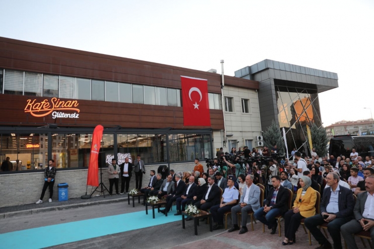   BAŞKAN ÇOLAKBAYRAKDAR, “TÜRKİYE’DE İLK OLAN GLÜTENSİZ KAYSERİ MUTFAĞI, ŞEHRİMİZ ADINA GURUR VERİCİDİR”
