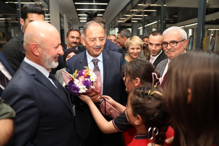 BAŞKAN ÇOLAKBAYRAKDAR, “YENİ KÜTÜPHANE, TÜRKİYE’NİN GELECEĞİ İÇİN BÜYÜK BİR KAZANÇTIR”