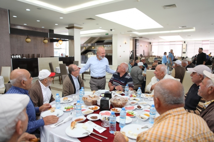 BAŞKAN ÇOLAKBAYRAKDAR, KADİM BÜYÜKLERİN GÖNÜLLERİNE DOKUNDU