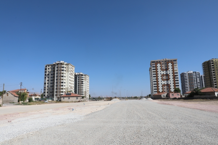 BAŞKAN ÇOLAKBAYRAKDAR, “KAYSERİ’NİN TRAFİĞİNİ RAHATLATACAK 50 METRE GENİŞLİĞİNDE YENİ BULVAR KAZANDIRIYORUZ”