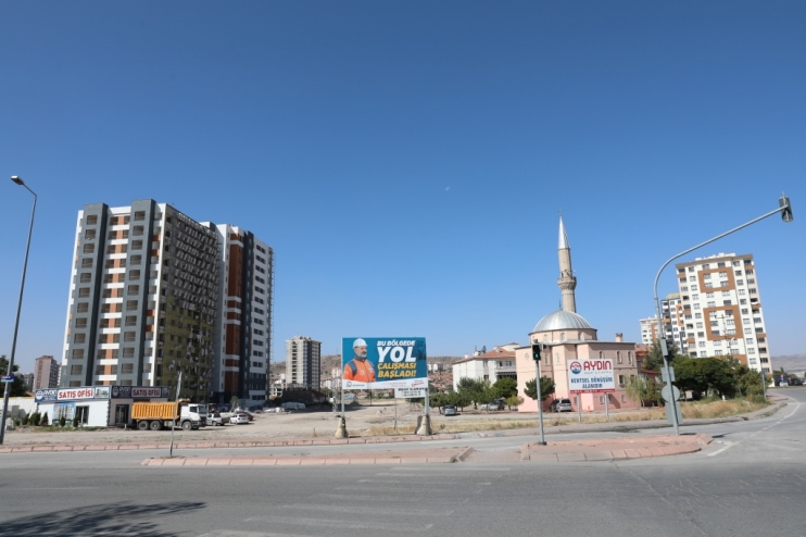 BAŞKAN ÇOLAKBAYRAKDAR, “YENİ KAVŞAK İLE ŞEHRİN TRAFİK AKIŞINI HIZLANDIRACAĞIZ”