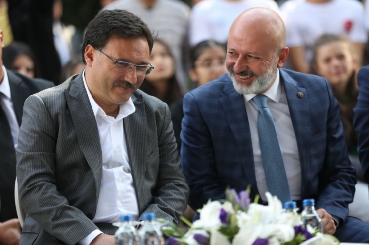 BAŞKAN ÇOLAKBAYRAKDAR, “GENÇLERİ, HİZMETLERİMİZLE BÜYÜK VE GÜÇLÜ TÜRKİYE’YE HAZIRLIYORUZ”
