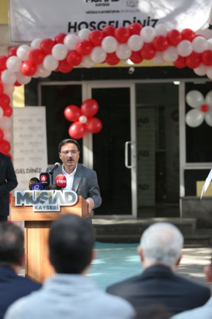 BAŞKAN ÇOLAKBAYRAKDAR, “GENÇLERİ, HİZMETLERİMİZLE BÜYÜK VE GÜÇLÜ TÜRKİYE’YE HAZIRLIYORUZ”