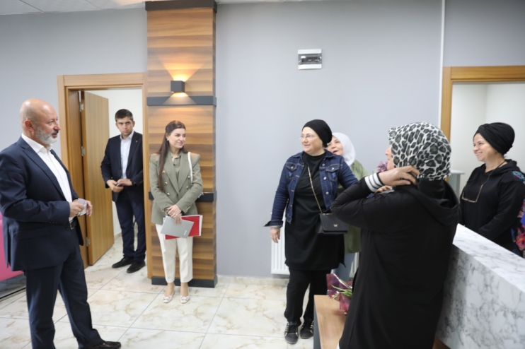 BAŞKAN ÇOLAKBAYRAKDAR, “HERKES İÇİN KÜTÜPHANELERLE ZENGİNLEŞTİRİLMİŞ BİR ŞEHİR İNŞA EDİYORUZ”