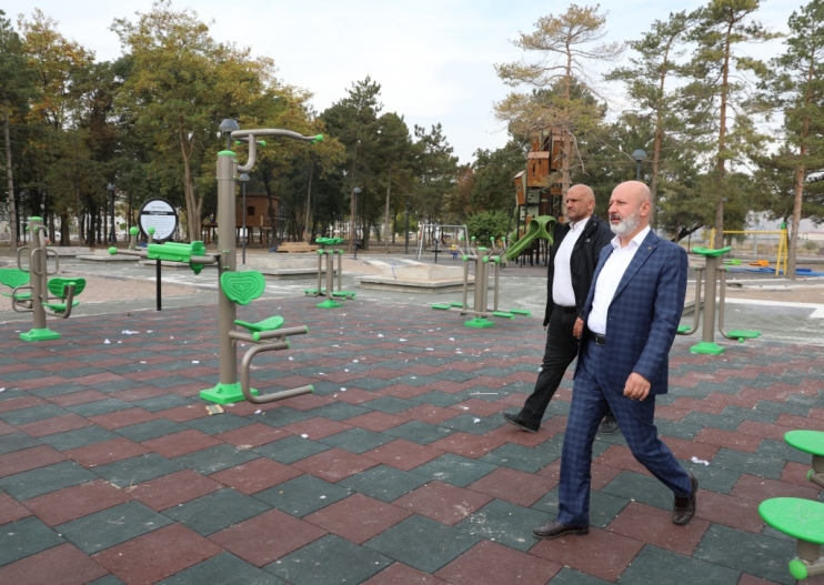 BAŞKAN ÇOLAKBAYRAKDAR, “ÇOCUKLAR İÇİN AĞAÇ EVİNDE OLDUĞU ÇOK FONKSİYONLU PARK YAPIYORUZ”