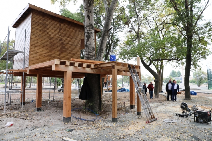 BAŞKAN ÇOLAKBAYRAKDAR, “ÇOCUKLAR İÇİN AĞAÇ EVİNDE OLDUĞU ÇOK FONKSİYONLU PARK YAPIYORUZ”