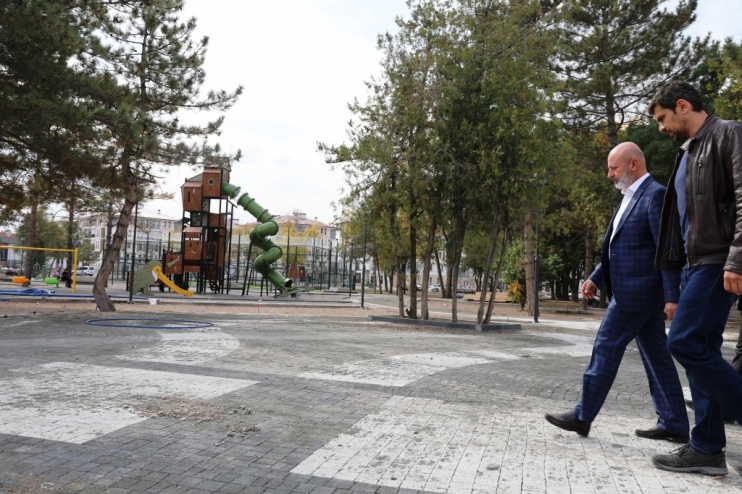 BAŞKAN ÇOLAKBAYRAKDAR, “ÇOCUKLAR İÇİN AĞAÇ EVİNDE OLDUĞU ÇOK FONKSİYONLU PARK YAPIYORUZ”