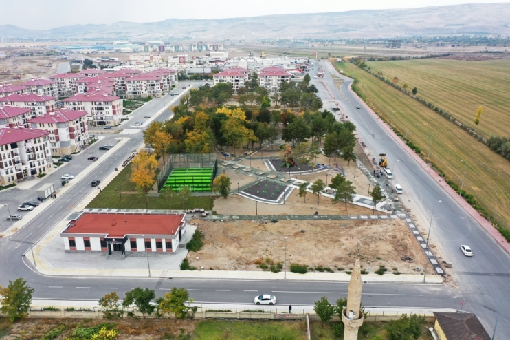 BAŞKAN ÇOLAKBAYRAKDAR, “ÇOCUKLAR İÇİN AĞAÇ EVİNDE OLDUĞU ÇOK FONKSİYONLU PARK YAPIYORUZ”