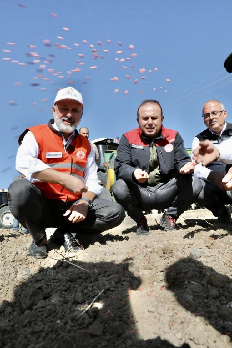 BAŞKAN ÇOLAKBAYRAKDAR, “TÜRKİYE YÜZYILI’NDA ÇİFTÇİLERİMİZİ GELECEĞE TAŞIYACAK PROJELER ÜRETİYORUZ”
