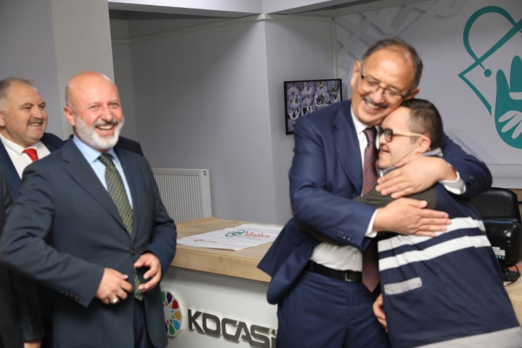 BAŞKAN ÇOLAKBAYRAKDAR, "TÜRKİYE’YE ÖRNEK OLAN PROJELERLE YÜREKLERE DOKUNUYORUZ"