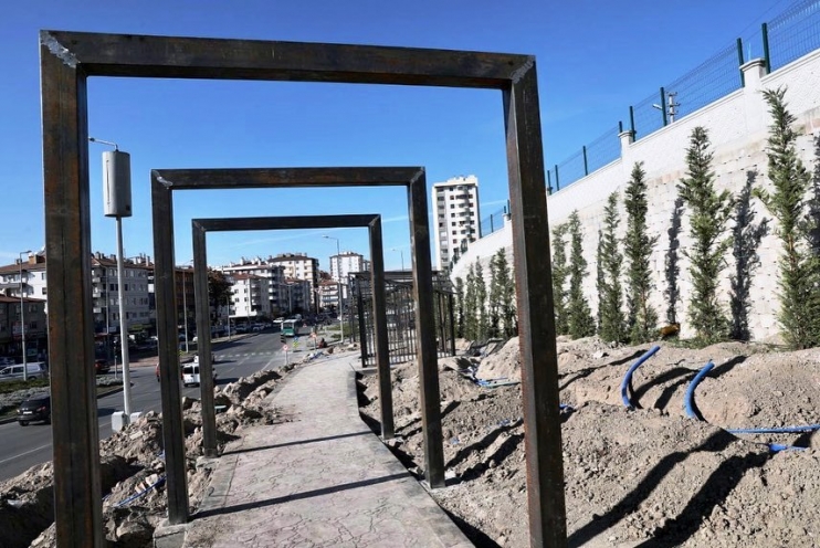 BAŞKAN ÇOLAKBAYRAKDAR, “YENİ PARK, ERKİLET BULVARI VE YEŞİL MAHALLE’YE RENK KATACAK”