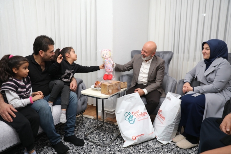 BAŞKAN ÇOLAKBAYRAKDAR, “YAPTIĞIMIZ HİZMETLERLE GÖNÜLLERE DOKUNUYORUZ”
