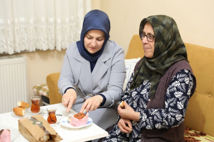 BAŞKAN ÇOLAKBAYRAKDAR, “YAPTIĞIMIZ HİZMETLERLE GÖNÜLLERE DOKUNUYORUZ”