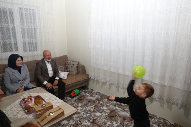 BAŞKAN ÇOLAKBAYRAKDAR, “YAPTIĞIMIZ HİZMETLERLE GÖNÜLLERE DOKUNUYORUZ”