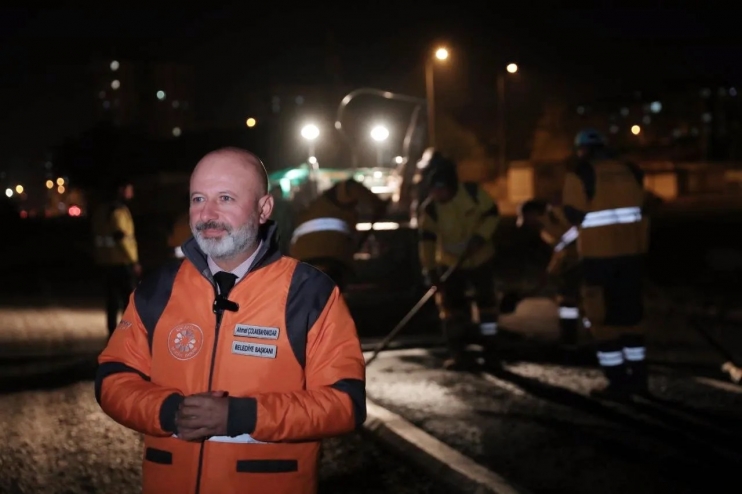 BAŞKAN ÇOLAKBAYRAKDAR, “KAYSERİ İÇİN GECE - GÜNDÜZ AZİMLE ÇALIŞIYORUZ”