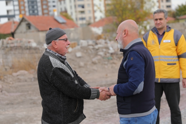 BAŞKAN ÇOLAKBAYRAKDAR, “GECEYİ GÜNDÜZE KATIP, ASFALT ÇALIŞMALARINI TAMAMLADIK”