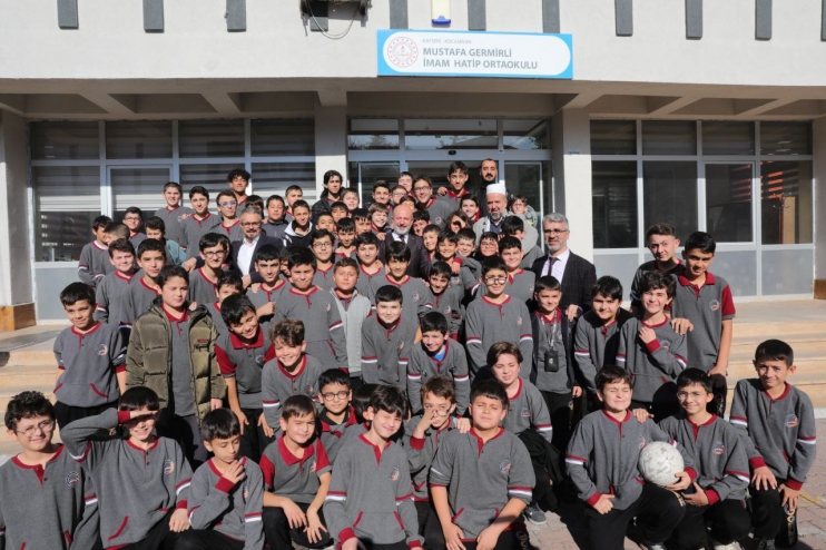  BAŞKAN ÇOLAKBAYRAKDAR’DAN KOCASİNAN’DAKİ TÜM ÖĞRETMENLERE ÖZEL HEDİYE