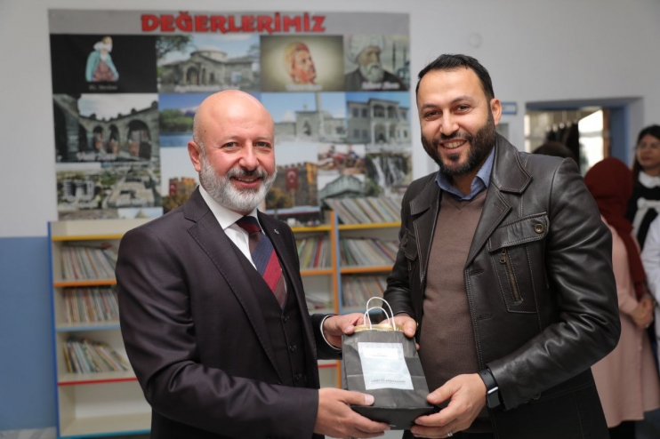  BAŞKAN ÇOLAKBAYRAKDAR’DAN KOCASİNAN’DAKİ TÜM ÖĞRETMENLERE ÖZEL HEDİYE
