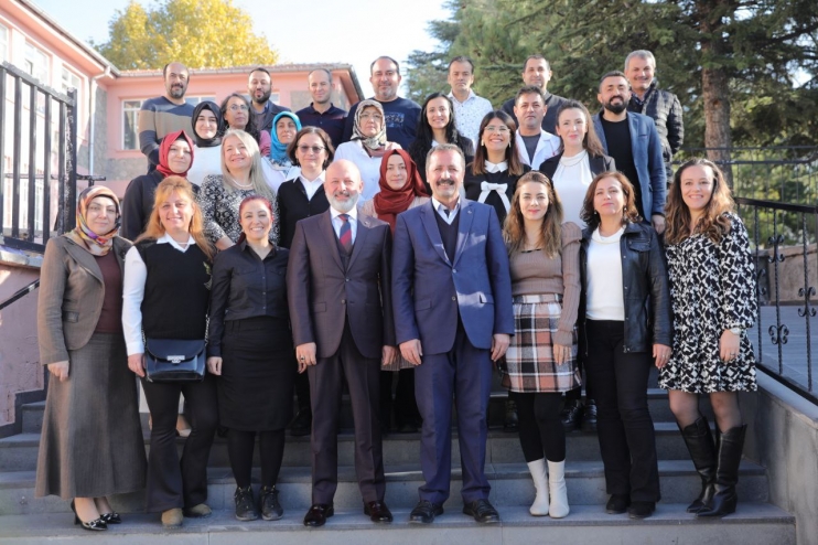  BAŞKAN ÇOLAKBAYRAKDAR’DAN KOCASİNAN’DAKİ TÜM ÖĞRETMENLERE ÖZEL HEDİYE