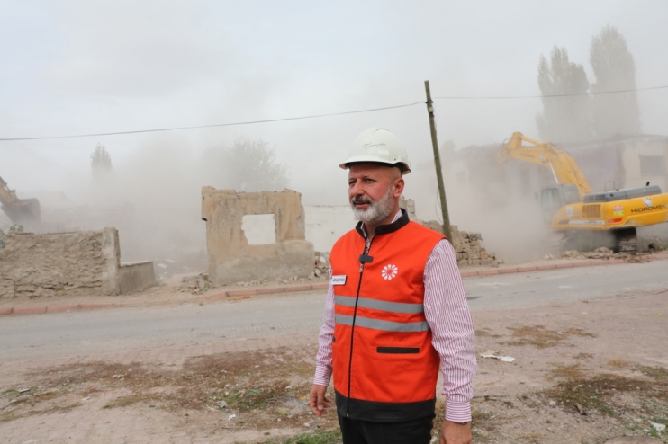 BAŞKAN ÇOLAKBAYRAKDAR, “DÖNÜŞÜMLE 3 BİN 59 AİLE MUTLU VE HUZURLU YUVALARINDA”