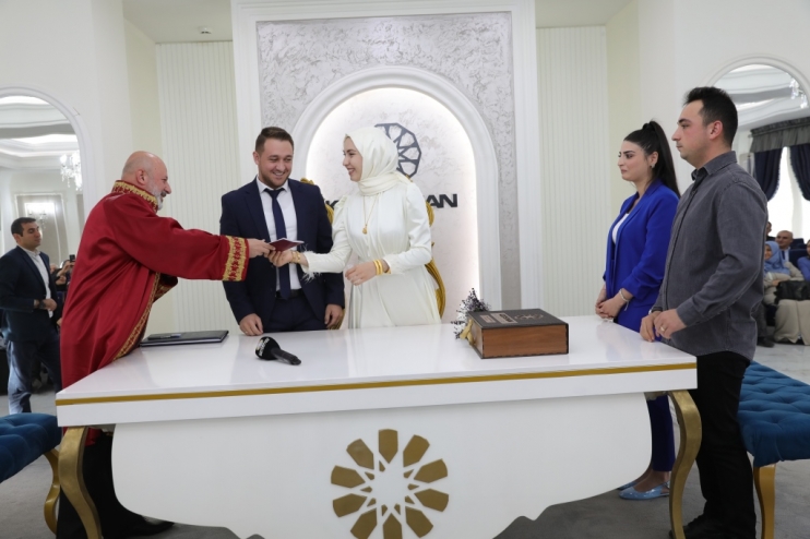 BAŞKAN ÇOLAKBAYRAKDAR,“ÇİFTLER, EN MUTLU ‘EVET’İNİ DAHA GÜZEL MODERN BİR SALONDA DİYOR”