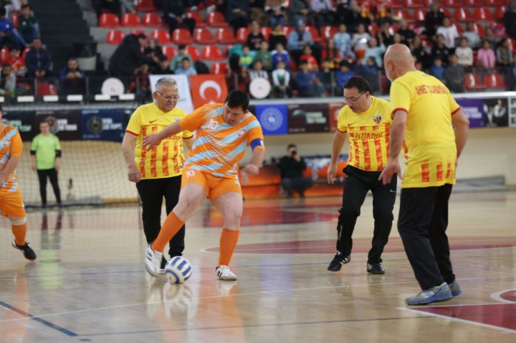KENT PROTOKOLÜ, KOCASİNAN DOWN FUTSAL TAKIMIYLA FARKINDALIK MAÇI YAPTI