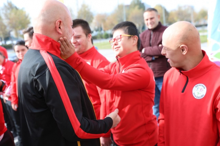 KENT PROTOKOLÜ, KOCASİNAN DOWN FUTSAL TAKIMIYLA FARKINDALIK MAÇI YAPTI
