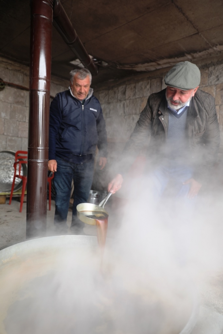 BAŞKAN ÇOLAKBAYRAKDAR, “KIRSAL MAHALLELERDE ÇIĞIR AÇAN HİZMETLERE İMZA ATTIK”