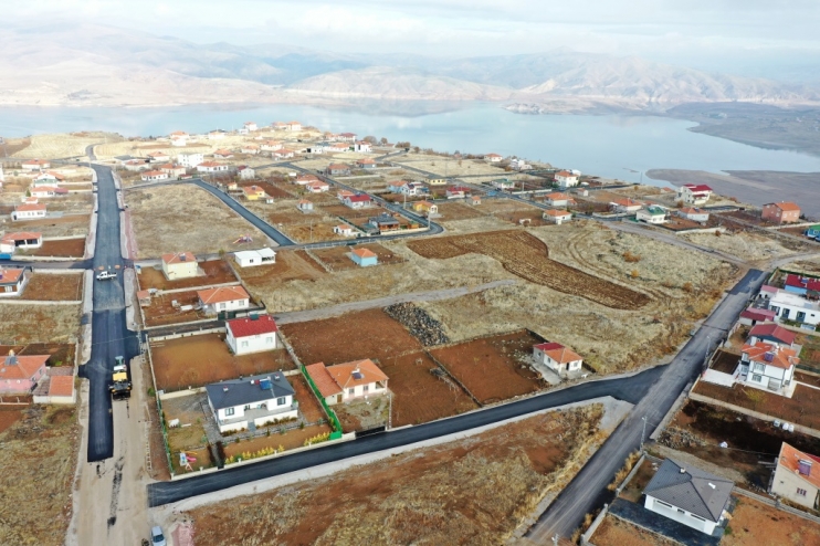BAŞKAN ÇOLAKBAYRAKDAR, “KIRSAL MAHALLELERDE ÇIĞIR AÇAN HİZMETLERE İMZA ATTIK”