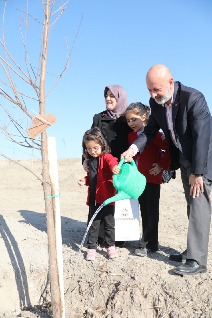 BAŞKAN ÇOLAKBAYRAKDAR, “PROJEMİZLE TÜRKİYE YÜZYILI’NDA DOĞAN BEBEKLERİMİZİ TAÇLANDIRDIK”