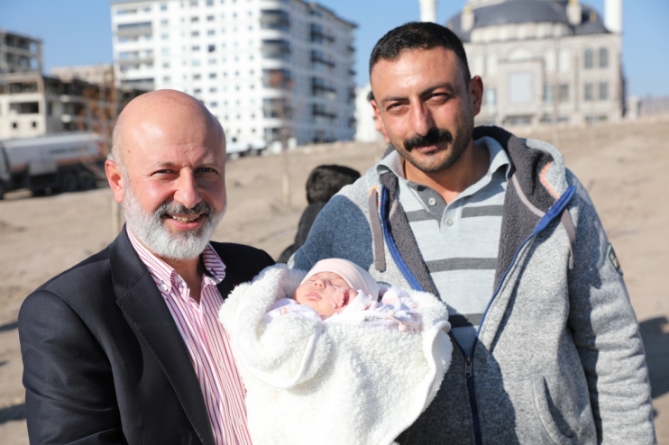 BAŞKAN ÇOLAKBAYRAKDAR, “PROJEMİZLE TÜRKİYE YÜZYILI’NDA DOĞAN BEBEKLERİMİZİ TAÇLANDIRDIK”