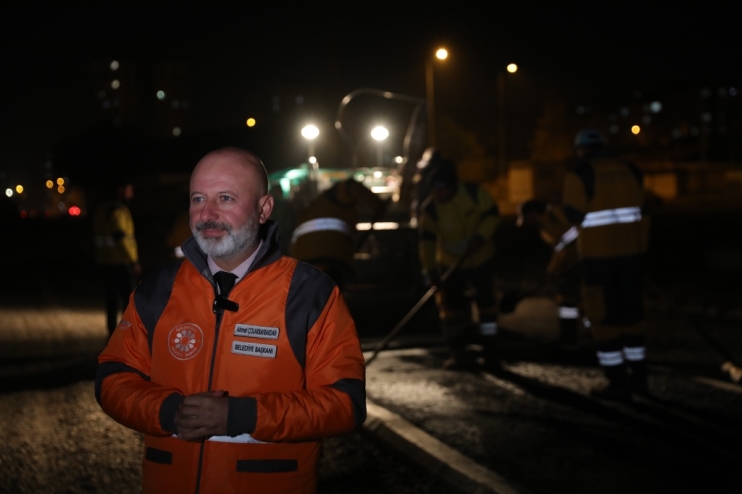 BAŞKAN ÇOLAKBAYRAKDAR, “ASFALTTA DA TARİHİ BİR REKOR KIRMANIN HAKLI GURURUNU YAŞIYORUZ”