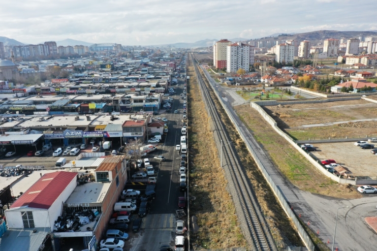 BAŞKAN ÇOLAKBAYRAKDAR, “ASFALTTA DA TARİHİ BİR REKOR KIRMANIN HAKLI GURURUNU YAŞIYORUZ”