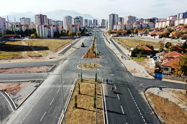 BAŞKAN ÇOLAKBAYRAKDAR, “ASFALTTA DA TARİHİ BİR REKOR KIRMANIN HAKLI GURURUNU YAŞIYORUZ”