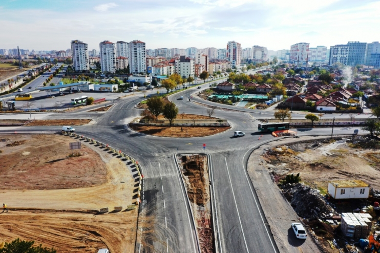 BAŞKAN ÇOLAKBAYRAKDAR, “ASFALTTA DA TARİHİ BİR REKOR KIRMANIN HAKLI GURURUNU YAŞIYORUZ”