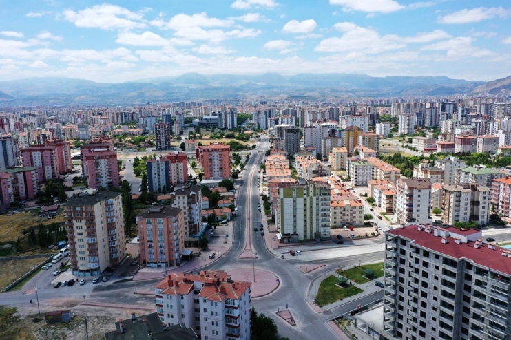 BAŞKAN ÇOLAKBAYRAKDAR, “ASFALTTA DA TARİHİ BİR REKOR KIRMANIN HAKLI GURURUNU YAŞIYORUZ”