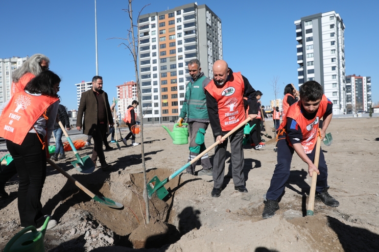 BAŞKAN ÇOLAKBAYRAKDAR, “SEVDAMIZ, DAHA YEŞİL KAYSERİ VE KOCASİNAN’DIR”