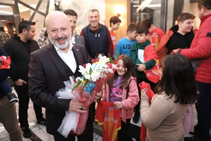BAŞKAN ÇOLAKBAYRAKDAR’DAN SEYRANİ’YE SOSYAL TESİS, PAZAR YERİ VE YENİ PARK MÜJDESİ