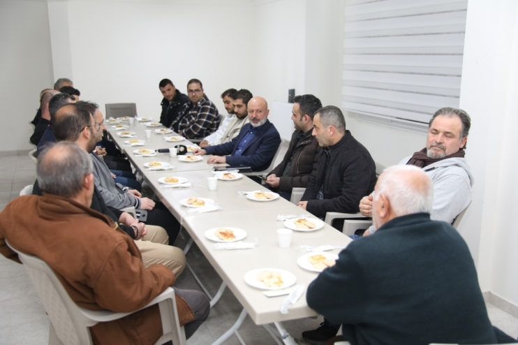 BAŞKAN ÇOLAKBAYRAKDAR VE VATANDAŞ ARASINDA TEBESSÜM DOLU DİYALOG