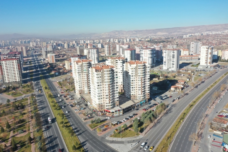 BAŞKAN ÇOLAKBAYRAKDAR VE VATANDAŞ ARASINDA TEBESSÜM DOLU DİYALOG