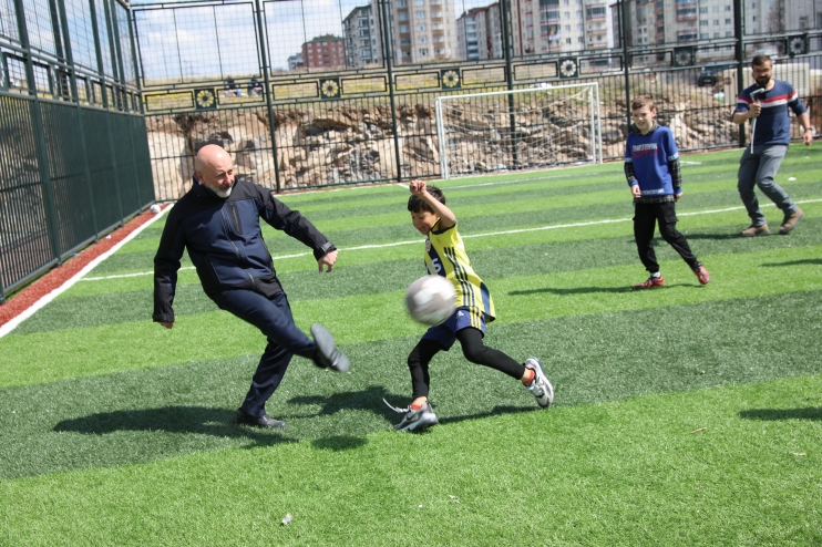 BAŞKAN ÇOLAKBAYRAKDAR, GENÇLERİN GÖNLÜNÜ FETHETTİ