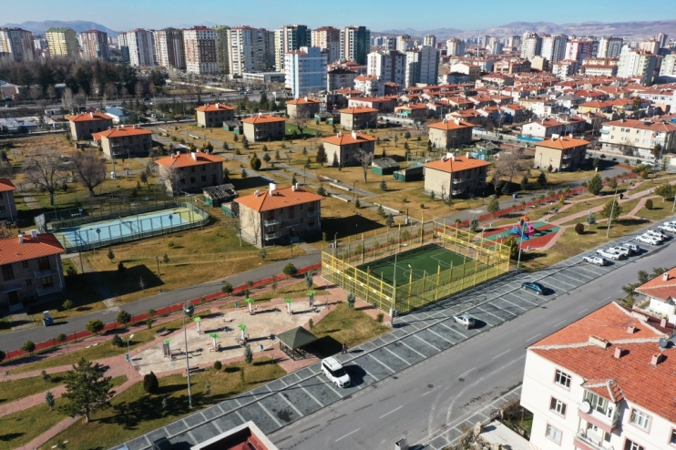 BAŞKAN ÇOLAKBAYRAKDAR, GENÇLERİN GÖNLÜNÜ FETHETTİ