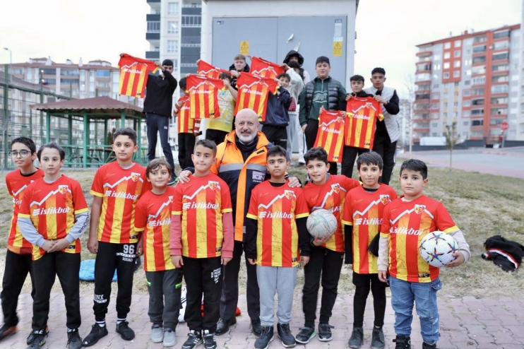 BAŞKAN ÇOLAKBAYRAKDAR’DAN KAYSERİSPOR’A HEP DESTEK, TAM DESTEK