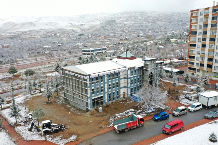 BAŞKAN ÇOLAKBAYRAKDAR, “HER YAŞA UYGUN, HER YAŞTAN İLGİ GÖRECEK YENİ KÜTÜPHANE KAZANDIRIYORUZ”